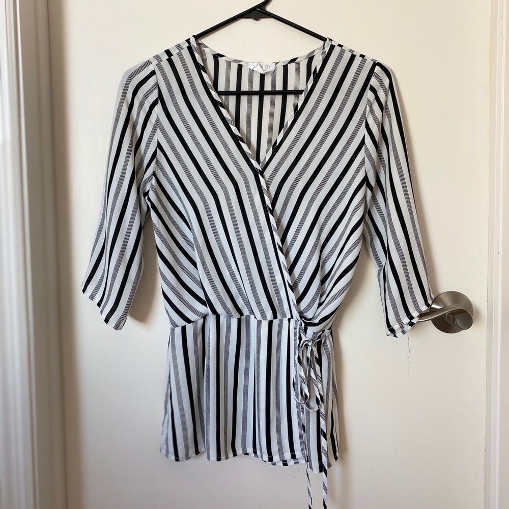 3/4 sleeve black and white wrap blouse